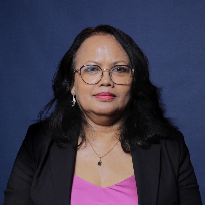 BIZA Nationaal Archief Suriname Rita Tjien Fooh-Hardjomohamed Directeur