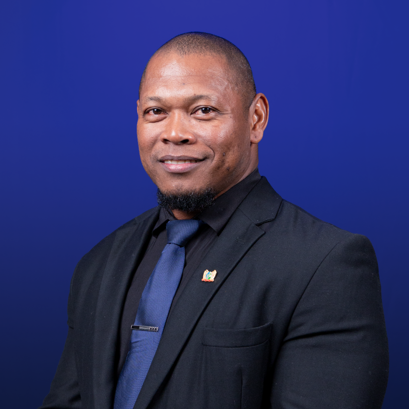 Wendel Setropawiro MScWaarnemend Onderdirecteur Administratieve Diensten